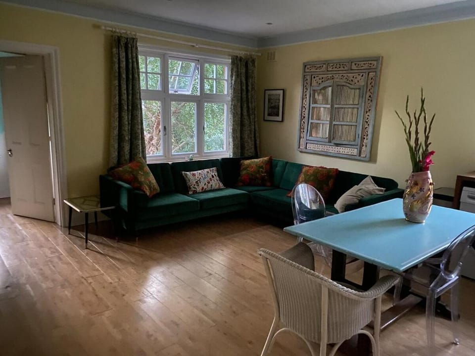 Bright spacious apartment Apartment in Bromley