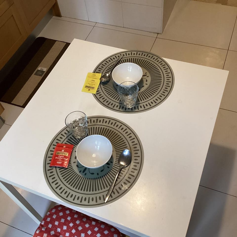 Coffee/tea facilities, Dining area