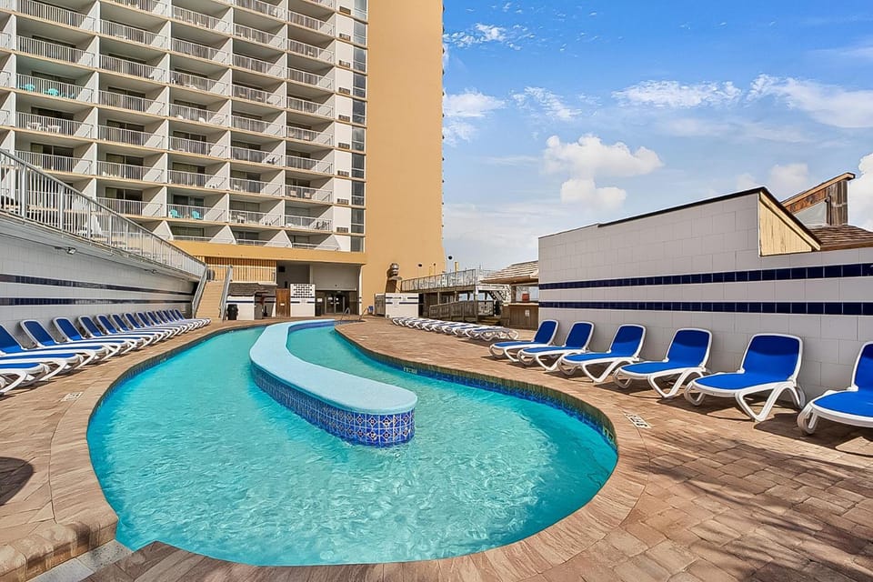 Pool view, Swimming pool, sunbed