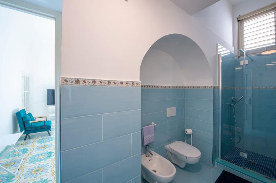 Shower, Toilet, Bathroom, bidet, towels