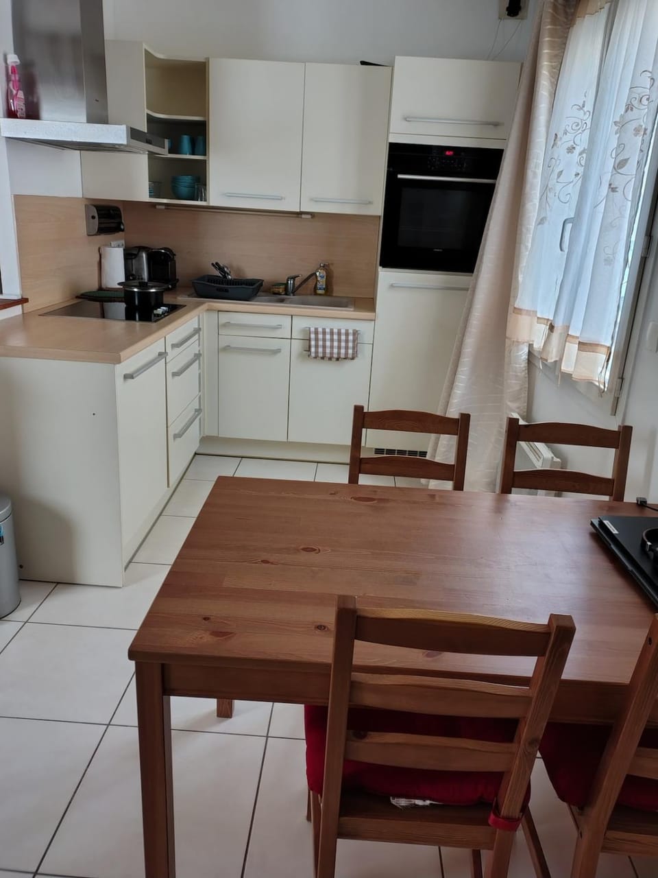 Kitchen or kitchenette, Dining area, oven, stove, toaster