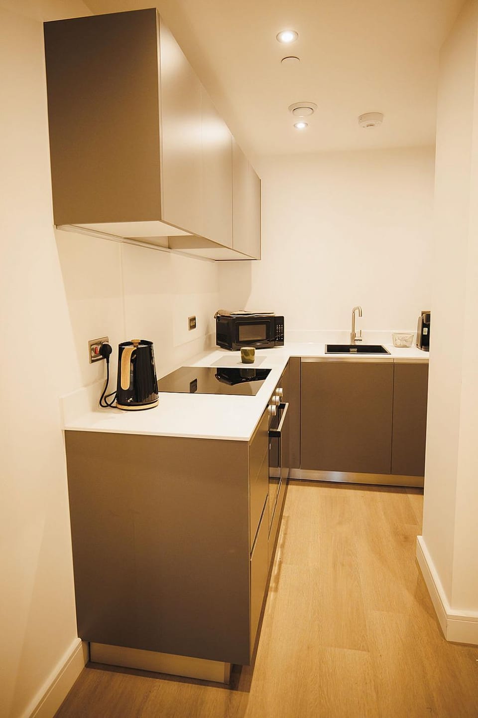 2 bed, Leeds Centre - Private Balcony, Free parking & Darts Apartment in Leeds