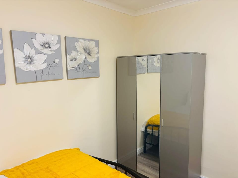 London Budget-Friendly Stay Bed and Breakfast in London