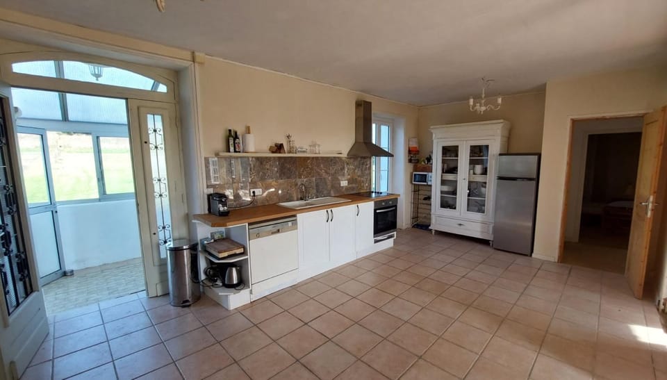 Property building, Kitchen or kitchenette, Living room