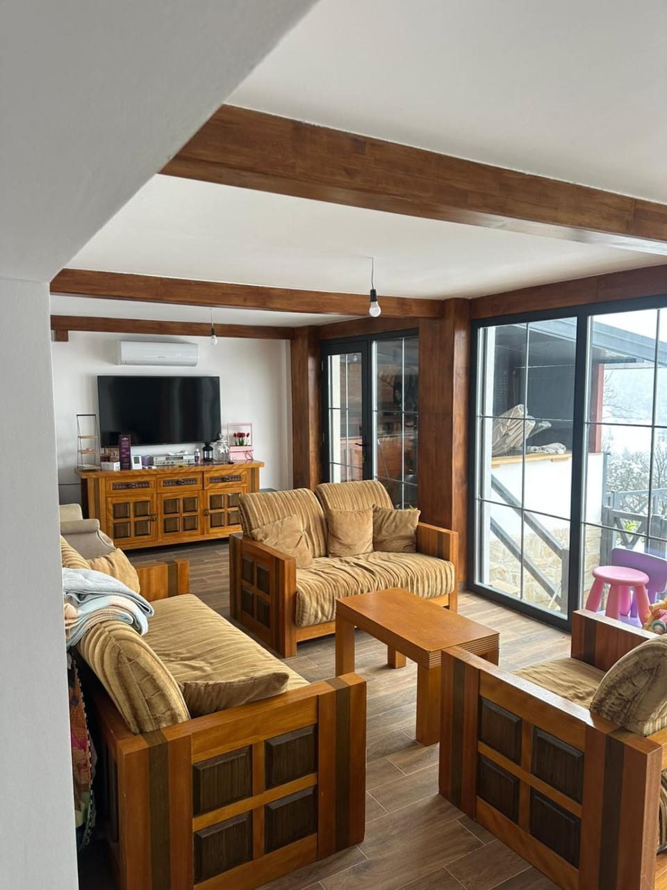 Living room, Seating area