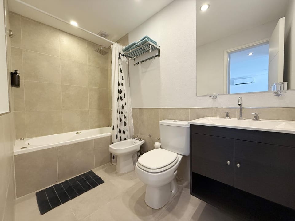 Shower, Bathroom, Bath, bidet, towels