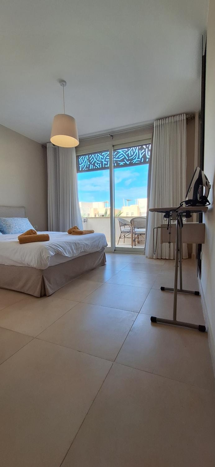 Bed, Natural landscape, Photo of the whole room, Bedroom