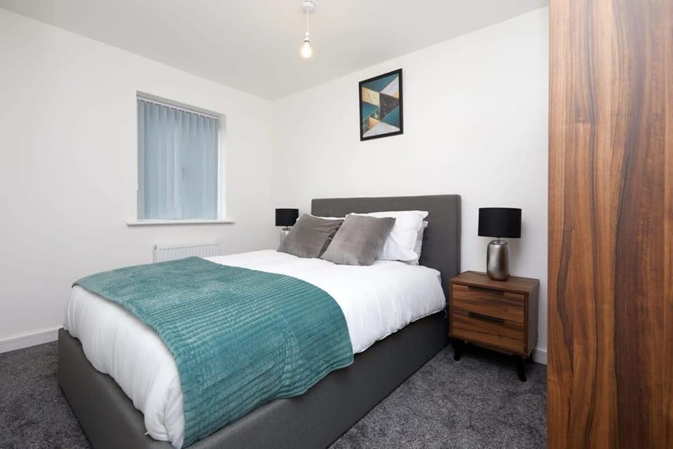 Modern 3 Bedroom City Centre Home with Garden House in Derby