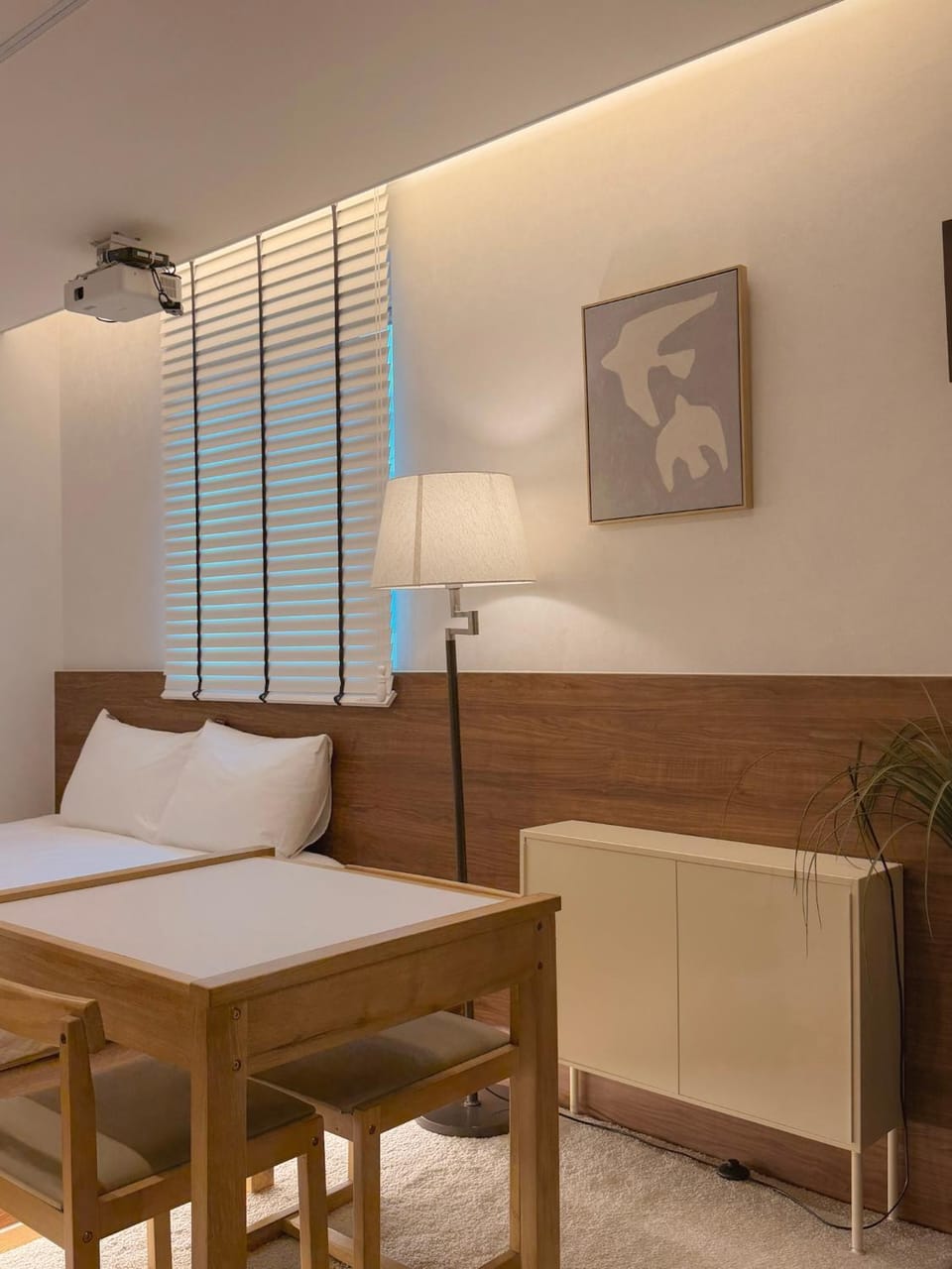 Bed, Seating area, Bedroom
