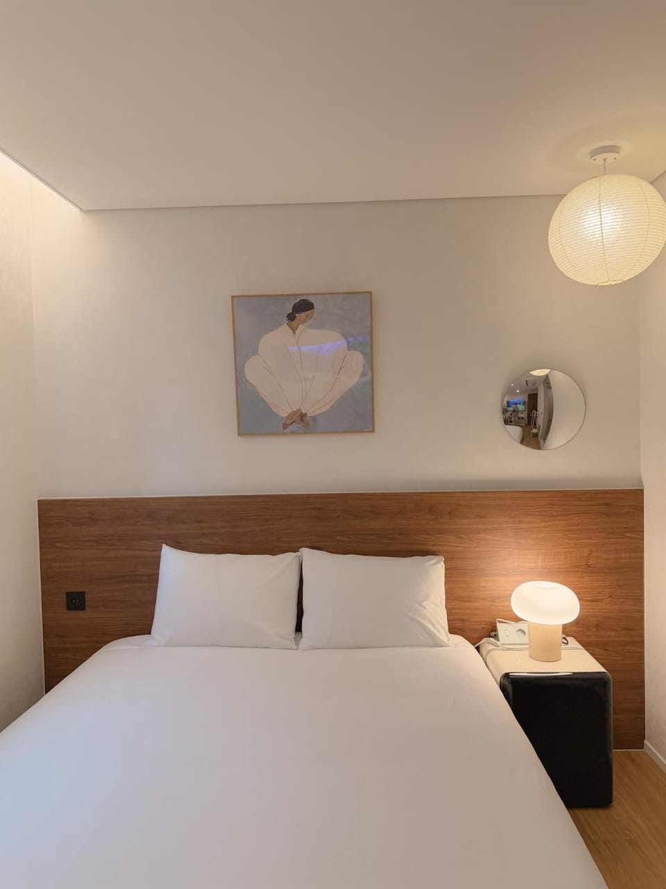 Bed, Seating area, Bedroom