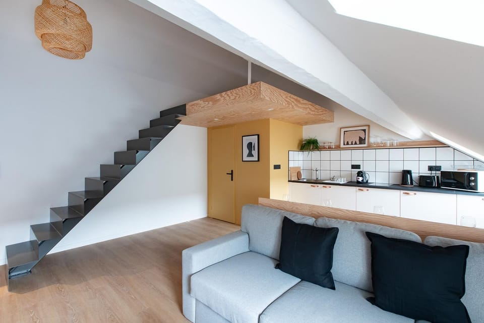 Living room, Seating area, Dining area, stove
