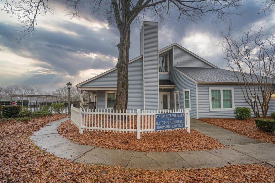 Cozy Retreat Near Uptown - Quiet Area Apartment in Mint Hill