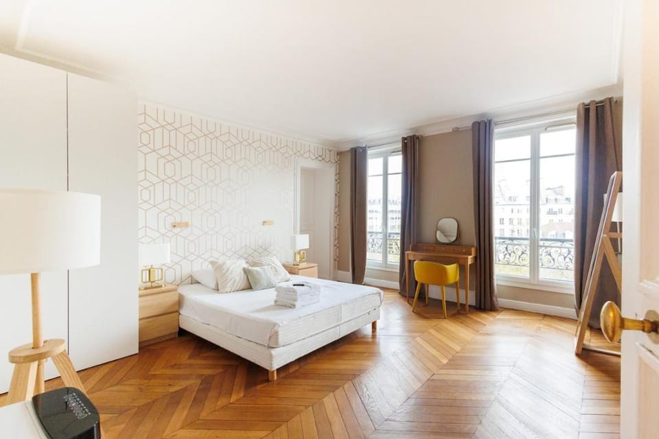 Large 4 bedroom apartment near Bastille Apartment in Paris