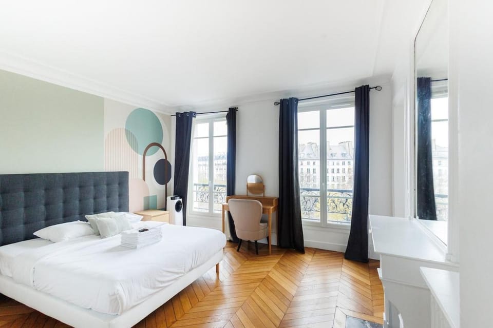 Large 4 bedroom apartment near Bastille Apartment in Paris
