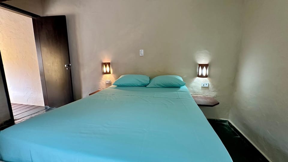 Property building, Bed, Bedroom, air conditioner