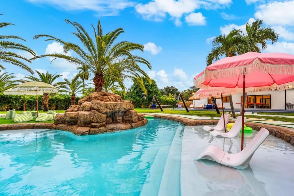 Lazy River Villa by Glam Homes House in Golden Glades