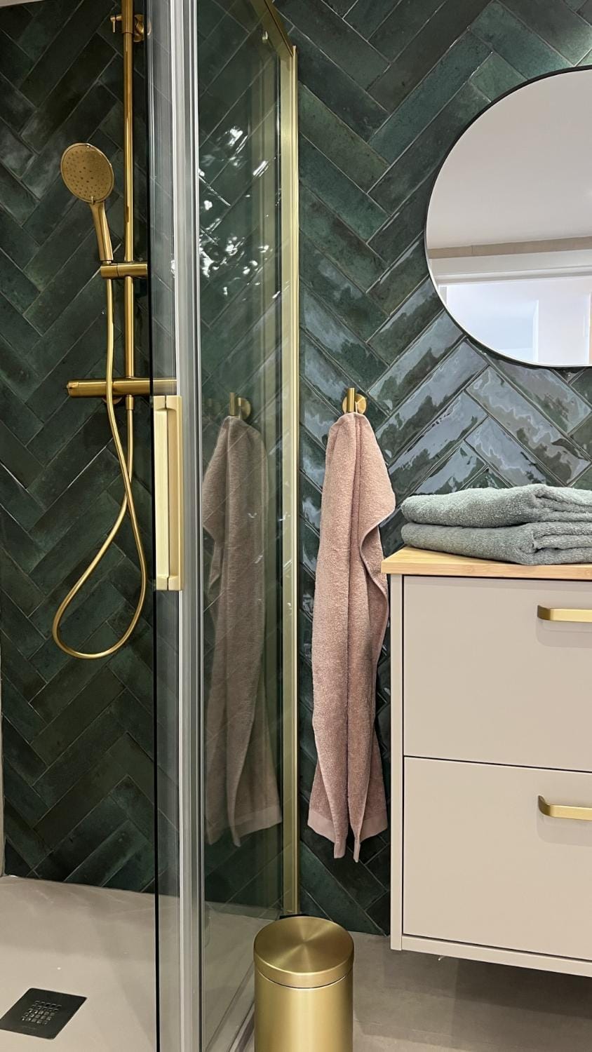 Shower, Bathroom, towels