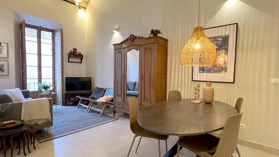 TV and multimedia, Living room, Dining area