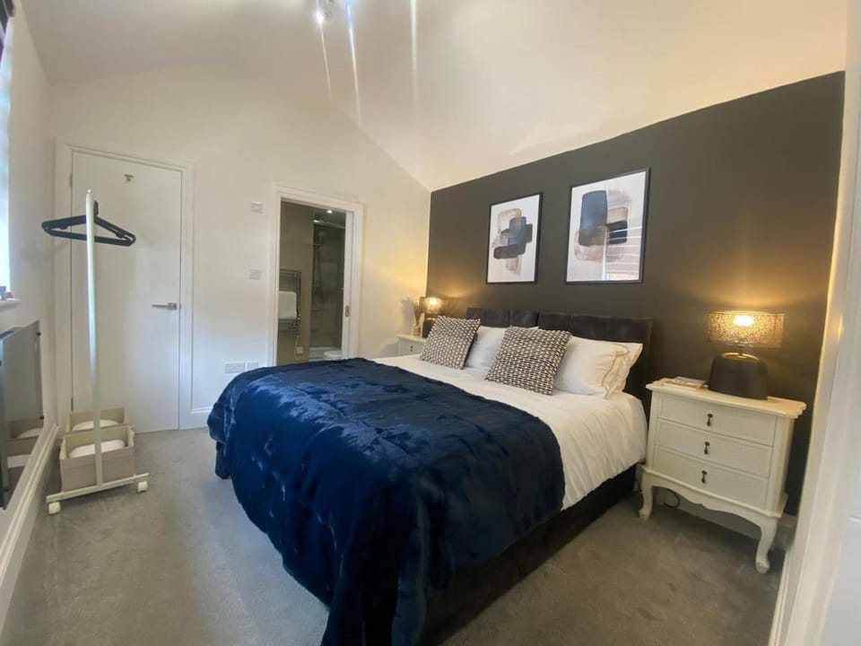 Savings on Weekly, Monthly Stays, Central, Near Hospital, WIFI Apartment in Reading
