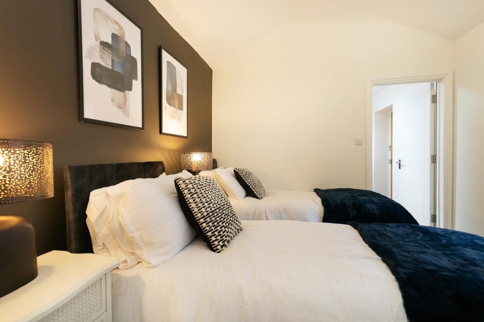 Savings on Weekly, Monthly Stays, Central, Near Hospital, WIFI Apartment in Reading