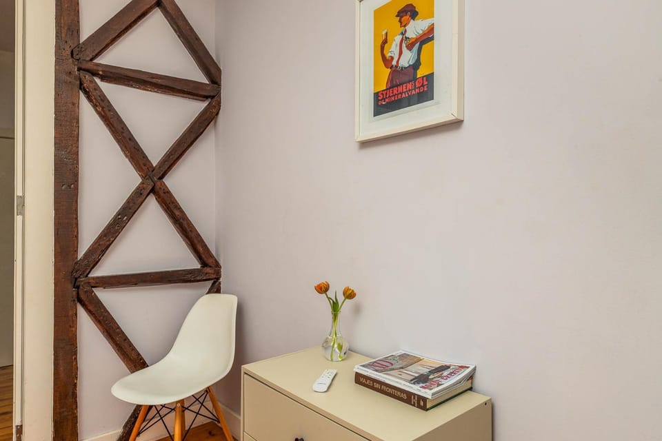 Vintage-Chic Apartment in the City Center, Chiado Apartment in Lisbon