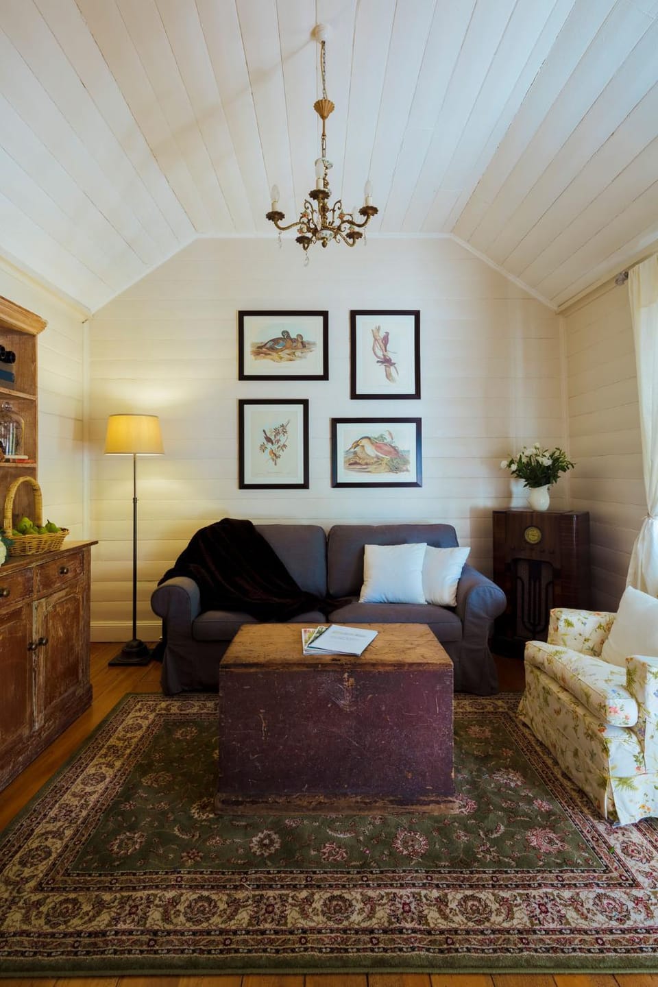 Game Room, Living room, Lounge or bar, Decorative detail, Seating area, Area and facilities, Family
