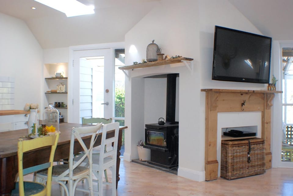 Communal lounge/ TV room, Game Room, TV and multimedia, Coffee/tea facilities, Kitchen or kitchenette, Living room, Photo of the whole room, Seating area, Dining area, Evening entertainment, Family, minibar, pet friendly, stove