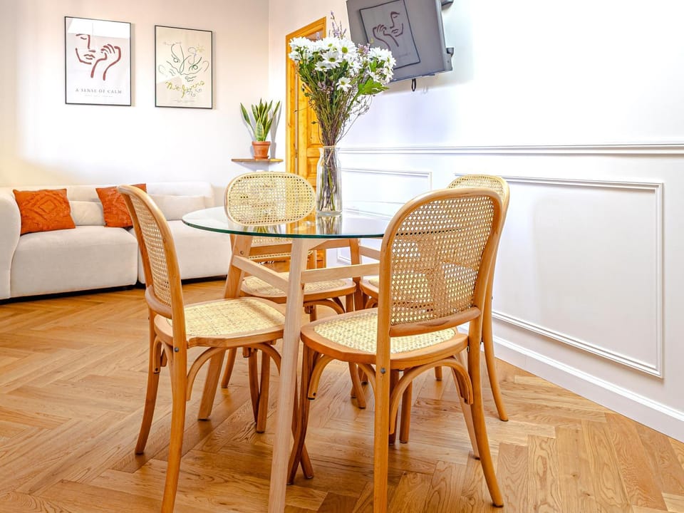 Rare! L'Atelier Provençal, Getaway in Old Antibes - 4th floor Apartment in Antibes