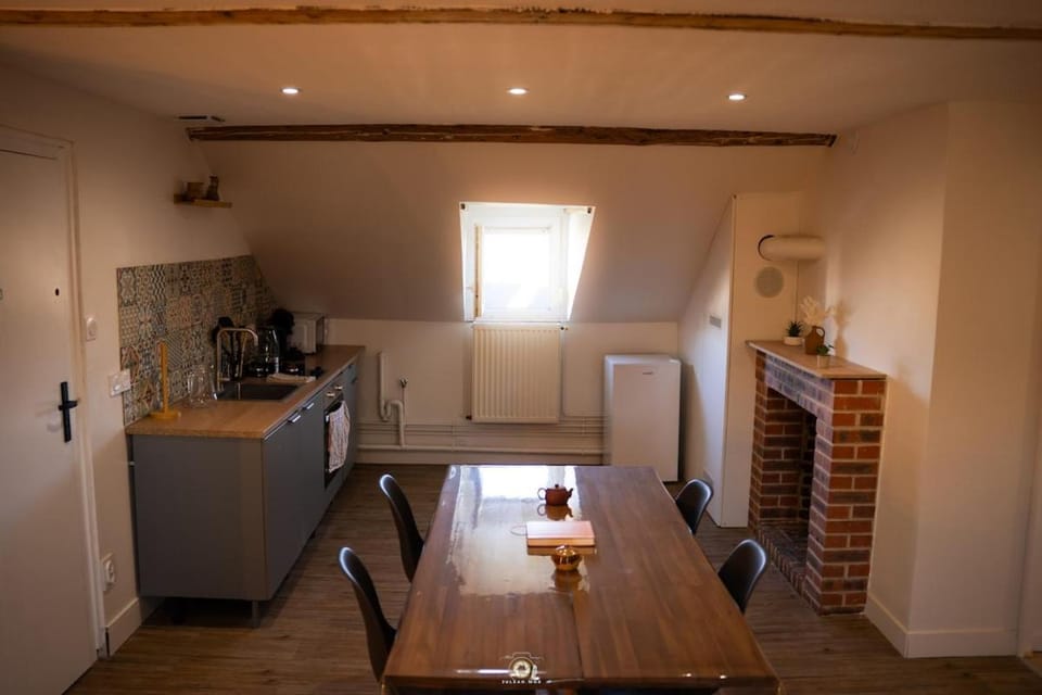 Appartement proche gare, vue Basilique, parking Apartment in Lisieux