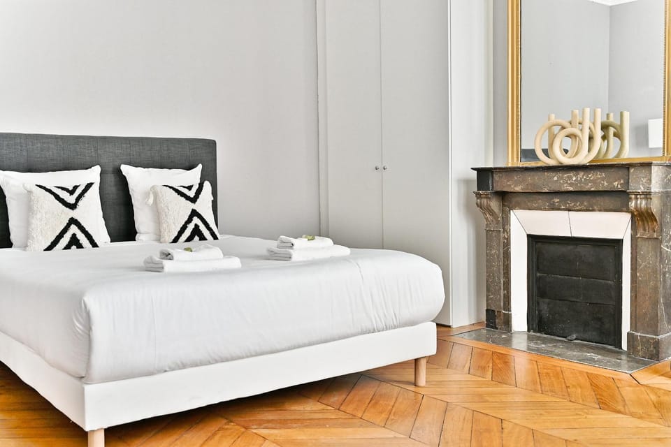Bed, Bedroom, fireplace