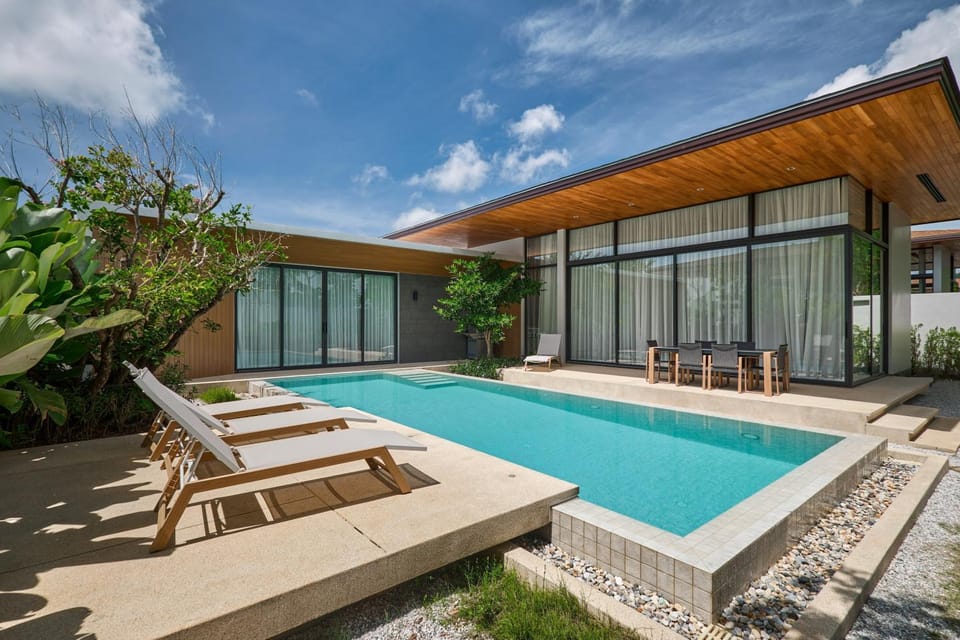 Patio, Day, Pool view, Swimming pool, sunbed