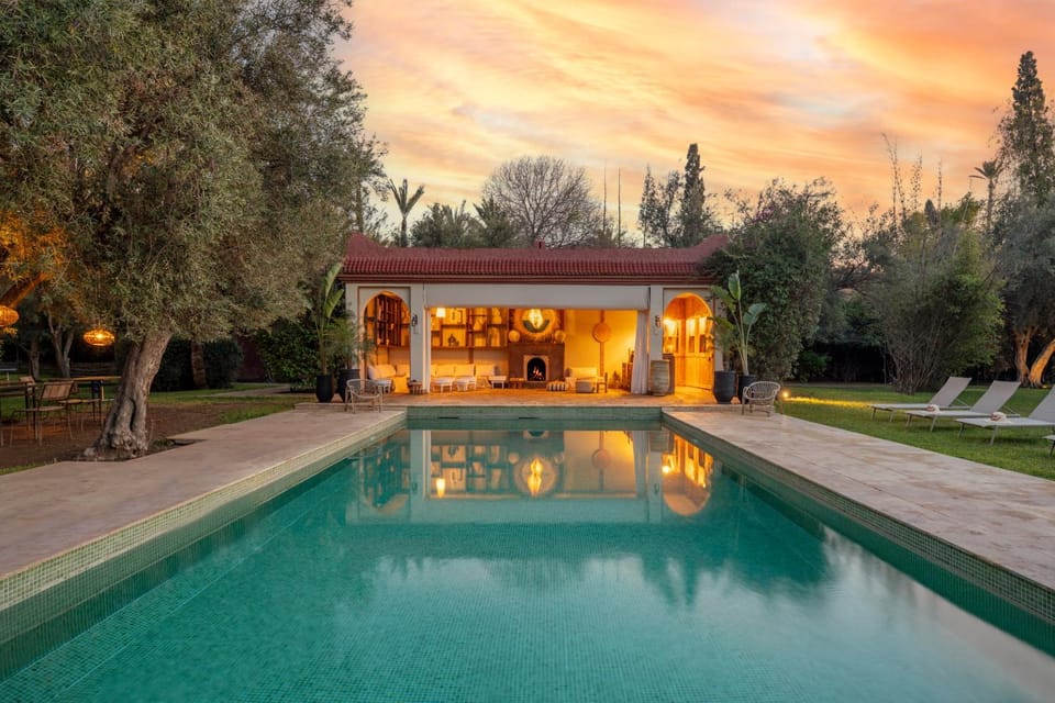 Property building, Day, Natural landscape, Garden, Garden view, Pool view, Swimming pool, Sunrise, Sunset