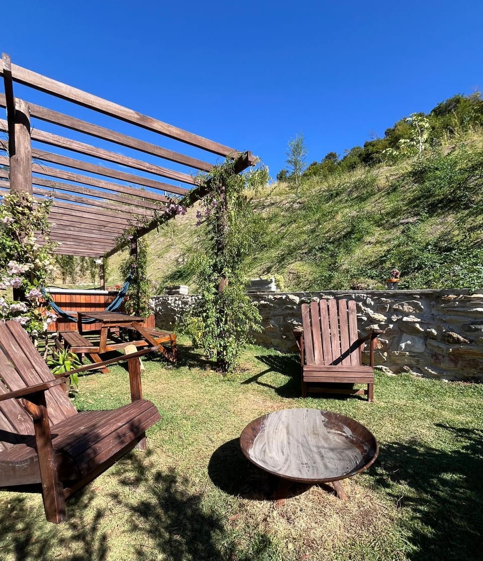 Chalé romântico com hidro, lareira e churrasqueira na Serra Chalet in Serra Negra