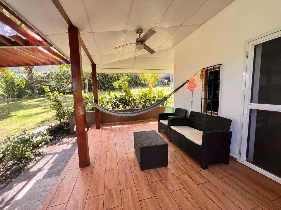 Patio, Day, Garden, Living room