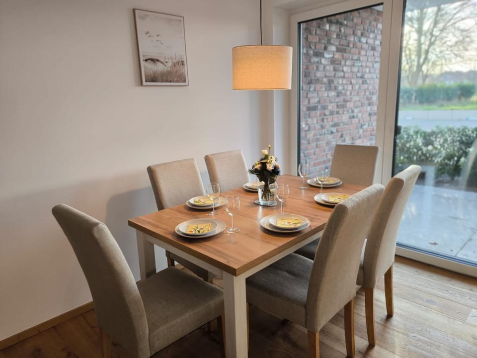 Seating area, Dining area