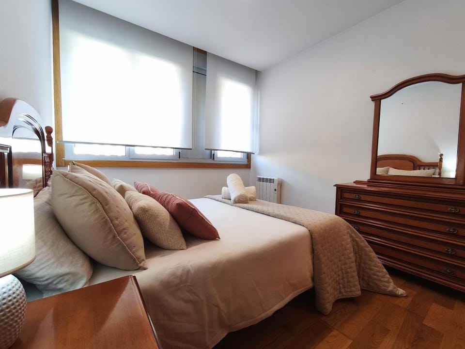 Apartamento en Aldán , Playa a 2 min , Vistas a la montaña Apartment in O Morrazo