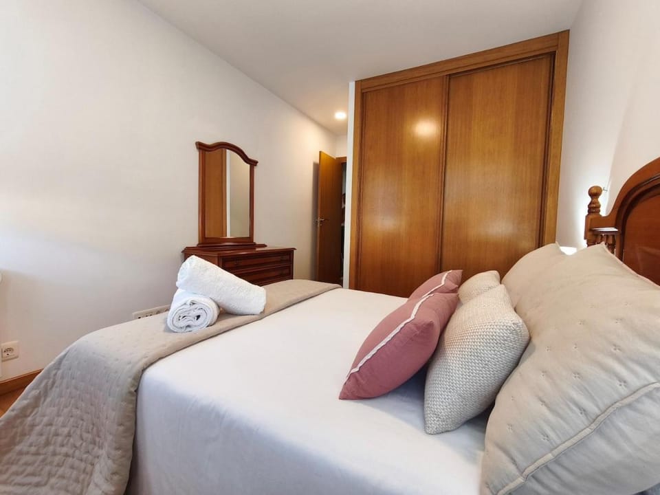 Apartamento en Aldán , Playa a 2 min , Vistas a la montaña Apartment in O Morrazo