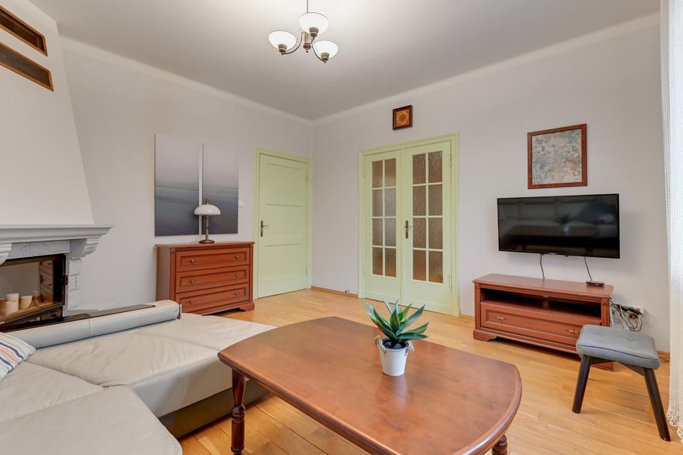 Communal lounge/ TV room, TV and multimedia, Living room, Seating area, Evening entertainment