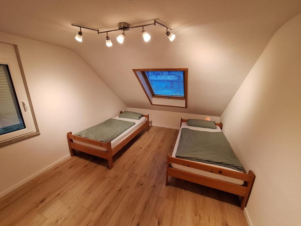 Helle, großzügige Dachgeschosswohnung Apartment in Baden-Württemberg