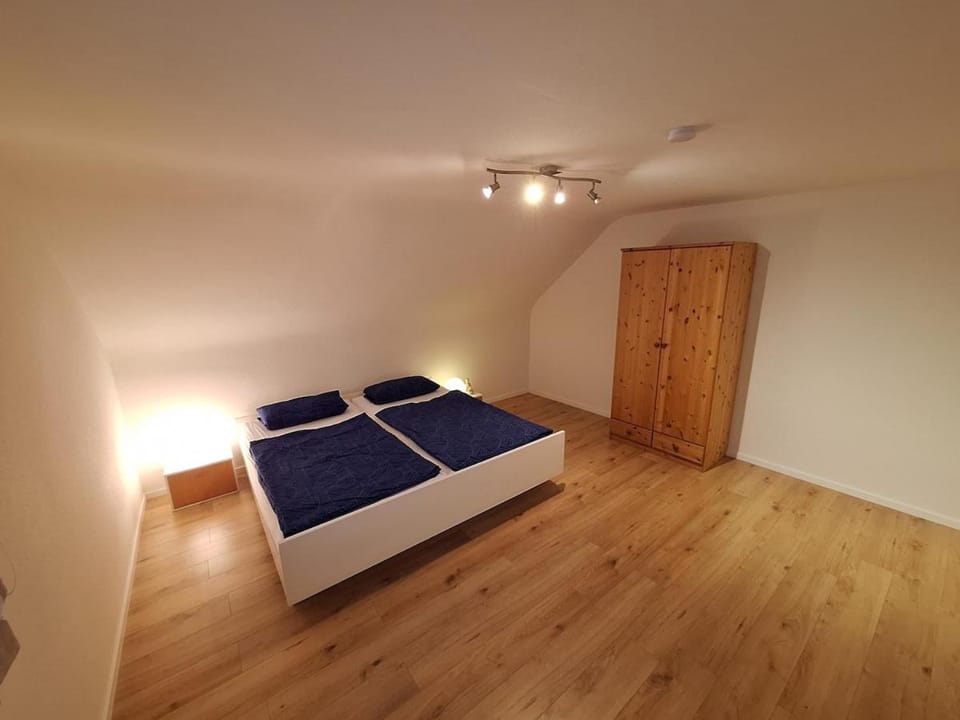Helle, großzügige Dachgeschosswohnung Apartment in Baden-Württemberg