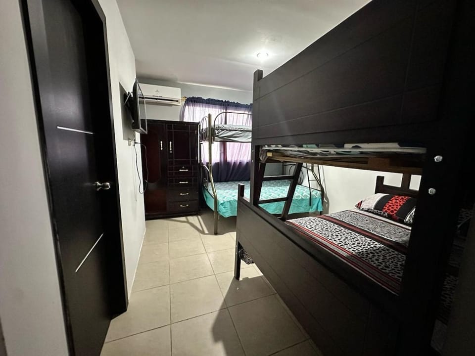 Comfortable Family House House in Manta