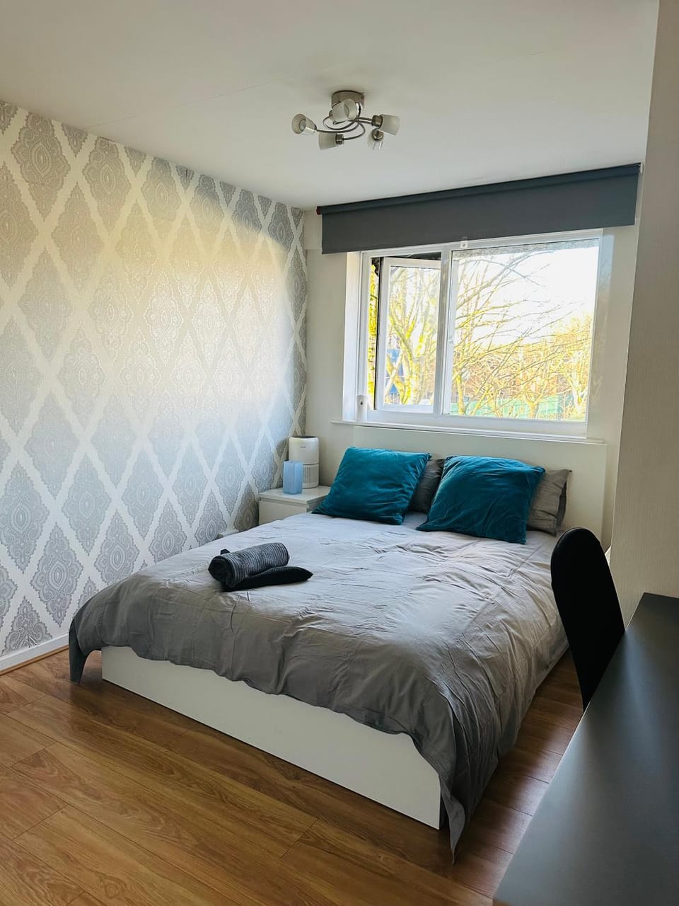 Photo of the whole room, Bedroom