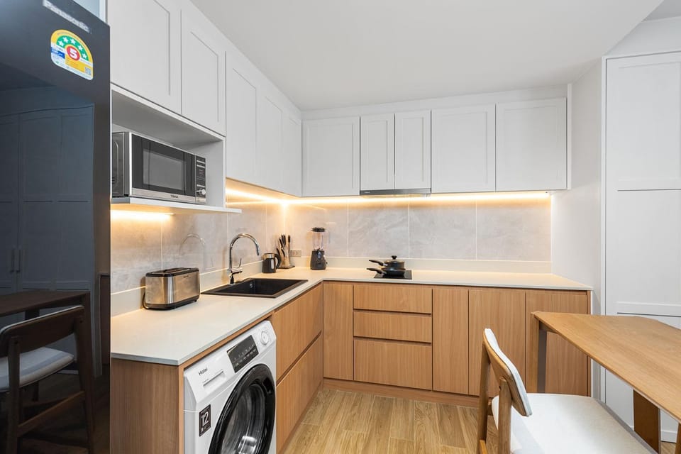 Coffee/tea facilities, Kitchen or kitchenette, stove, toaster, washing machine