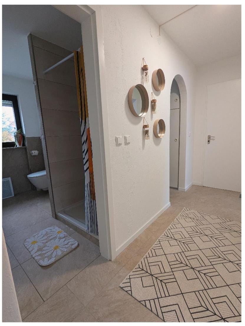 Facade/entrance, Photo of the whole room