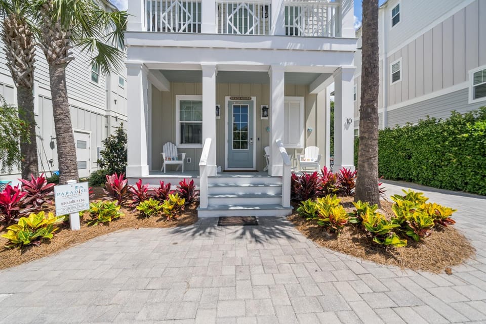 Someday Came l 4 Bikes and Beach Towels l Community Pool House in Inlet Beach
