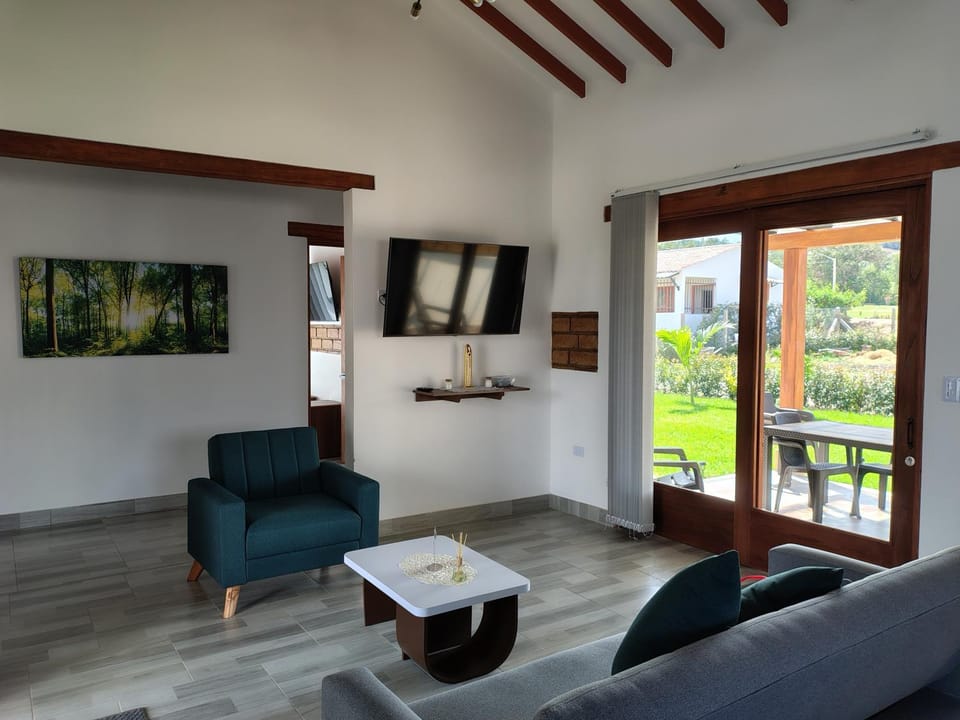 Communal lounge/ TV room, TV and multimedia, Living room, Seating area, Evening entertainment
