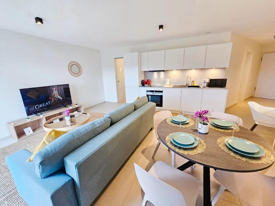 Warm&Bright 1BR Flat with terrace and parking Apartment in Strassen