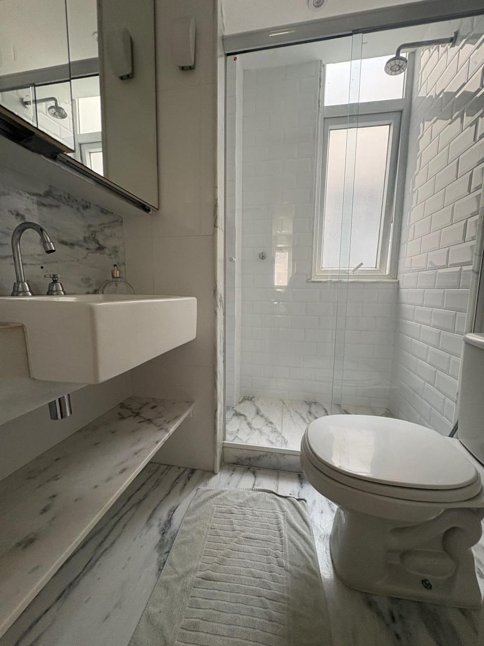 Apê Moderníssimo na Dias Ferreira – Leblon Apartment in Rio de Janeiro