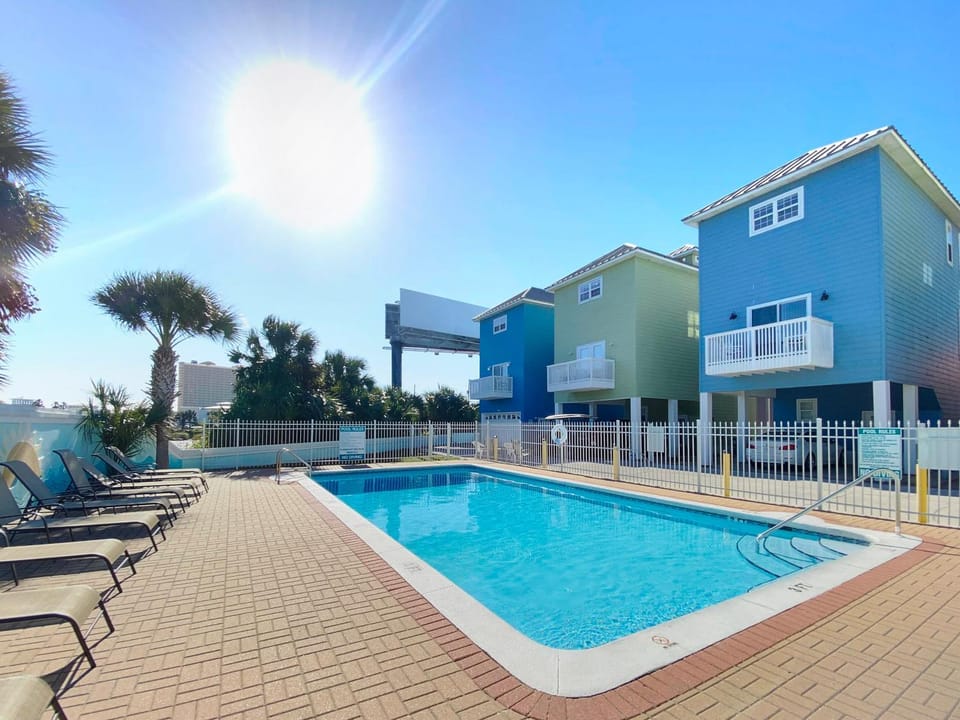 SummerTowne 1 At Pier Park l Amazing Ocean Views l Dog Friendly l Community Pool House in Panama City Beach