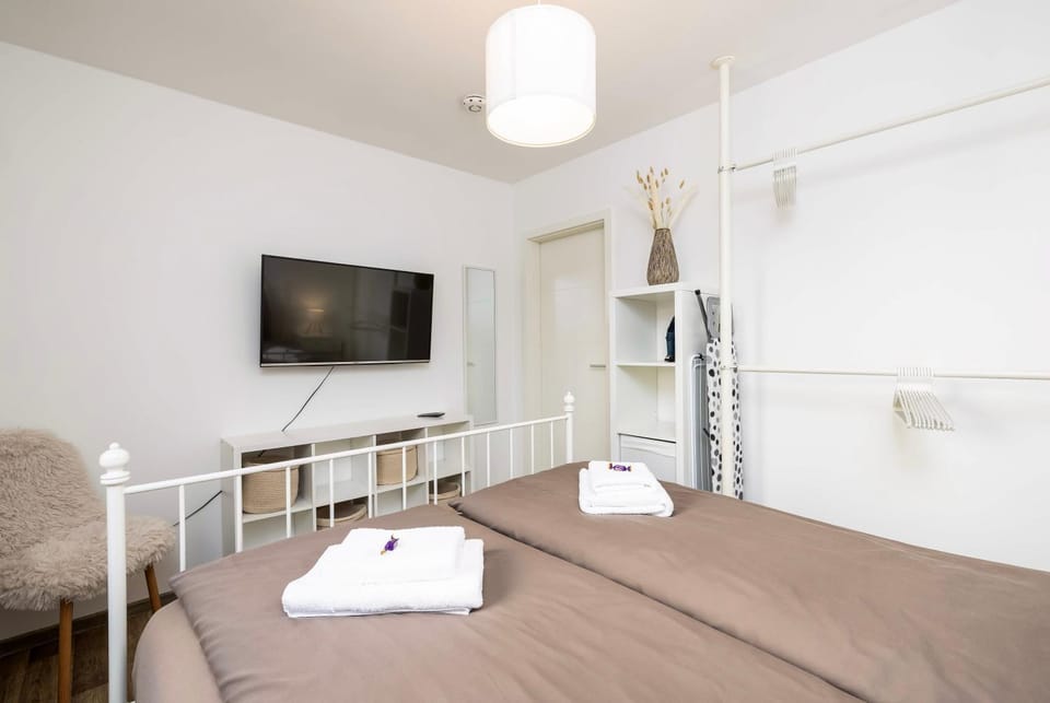 TV and multimedia, Bedroom
